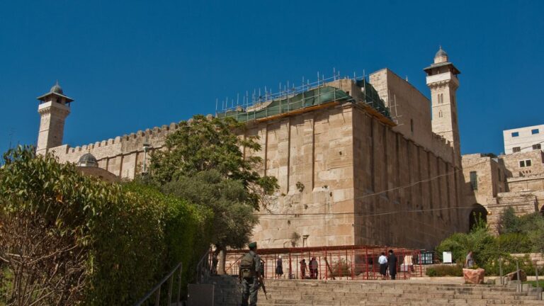 İşgalciler 9 gündür İbrahim Camii’nde namaza izin vermiyor İşgalciler 9 gündür İbrahim Camii’nde namaza izin vermiyor