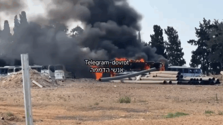 israil bu kez gündüz yanmaya başladı! Ambulanslar alarma geçti israil bu kez gündüz yanmaya başladı! Ambulanslar alarma geçti
