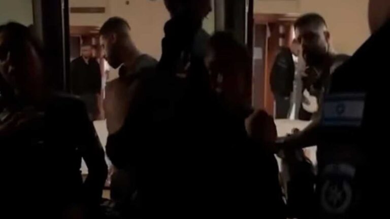 İsrail polisi TRT ve yabancı televizyon kanallarına baskın düzenledi İsrail polisi TRT ve yabancı televizyon kanallarına baskın düzenledi