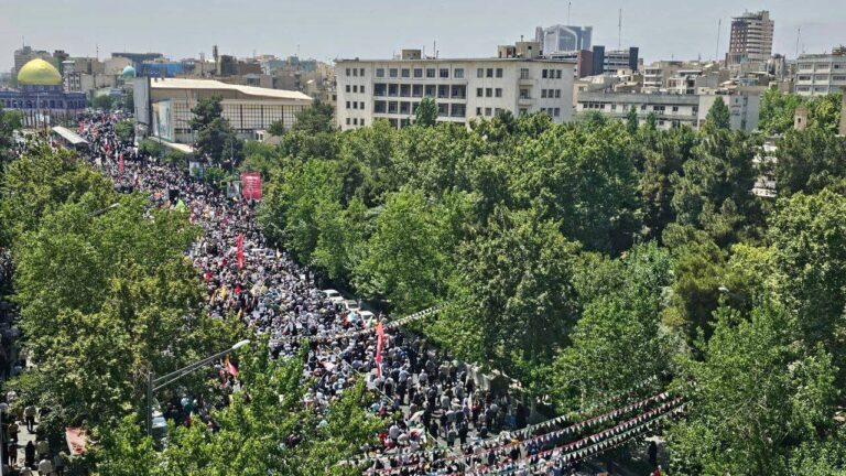 israil, Tahra’ı boşaltın emri vermişti bakın Tahranlılar ne yaptı israil, Tahra’ı boşaltın emri vermişti bakın Tahranlılar ne yaptı