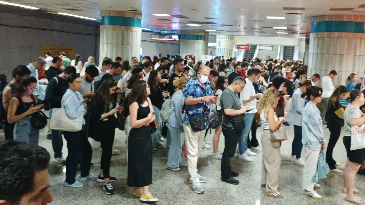 İstanbul metrosunda seferler normale döndü İstanbul metrosunda seferler normale döndü