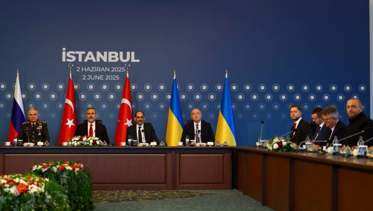 İstanbul’da 1 saatlik barış zirvesi: Rusya-Ukrayna görüşmesinden esir takası çıktı İstanbul’da 1 saatlik barış zirvesi: Rusya-Ukrayna görüşmesinden esir takası çıktı