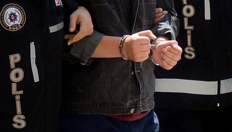 İzmir’de uyuşturucu operasyonu: 4 tutuklama İzmir’de uyuşturucu operasyonu: 4 tutuklama