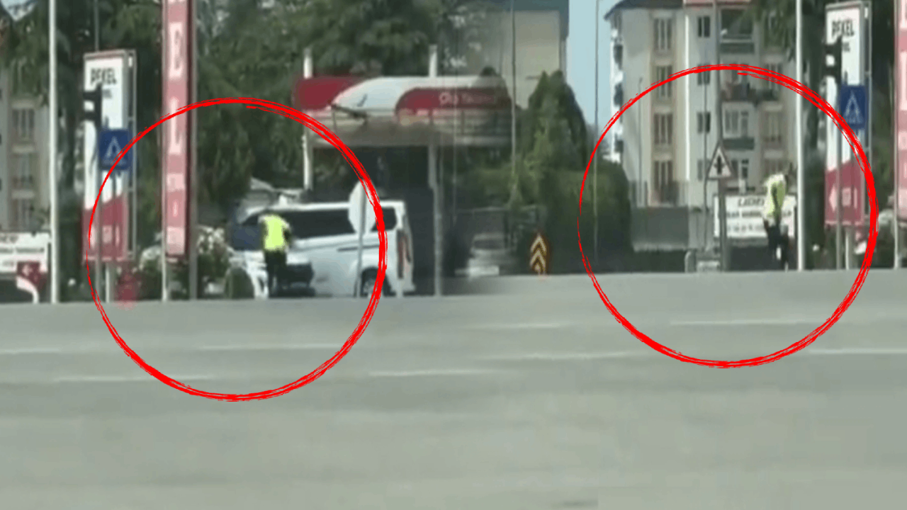 Kargaların saldırısına uğrayan trafik polisinin zor anları kamerada Kargaların saldırısına uğrayan trafik polisinin zor anları kamerada