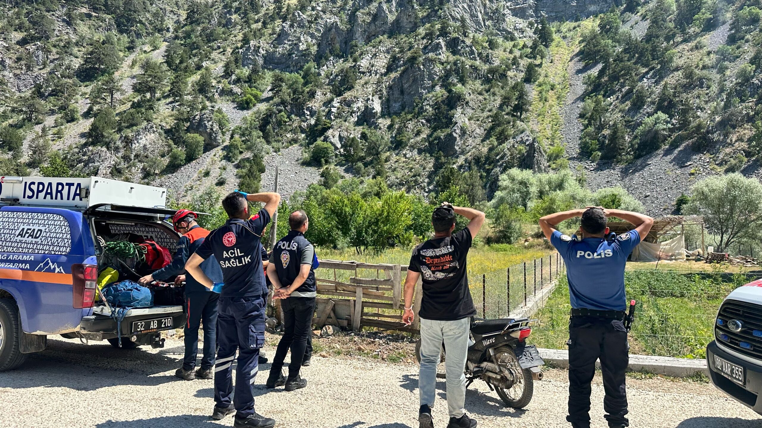 Kayalıklara çıkan emekli polisin acı sonu Kayalıklara çıkan emekli polisin acı sonu