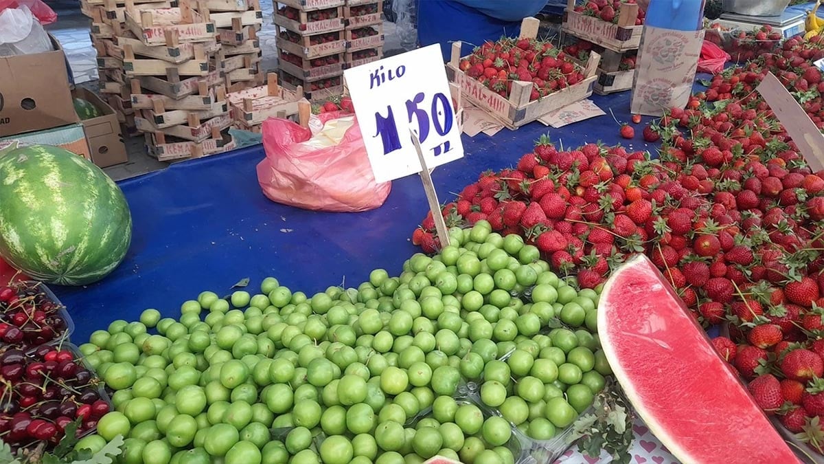 Kilosu 250 lira oldu! Yaz meyveleri cep yakacak Kilosu 250 lira oldu! Yaz meyveleri cep yakacak
