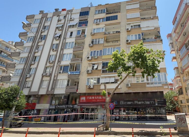 Kolonu patlayan bina mühürlendi Kolonu patlayan bina mühürlendi