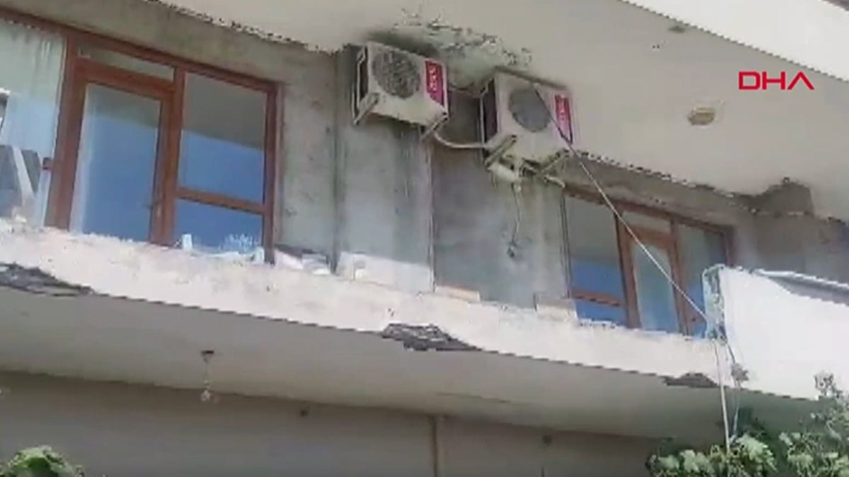 Köy evinde balkon çöktü: 3 ölü 7 yaralı Köy evinde balkon çöktü: 3 ölü 7 yaralı