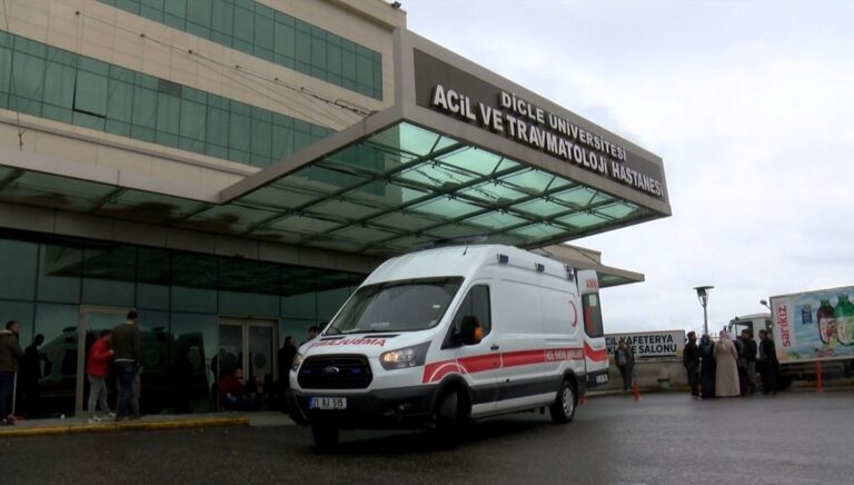 Kuzenini ve oğlunu silahla vurdu: 1 ölü, 1 ağır yaralı Kuzenini ve oğlunu silahla vurdu: 1 ölü, 1 ağır yaralı