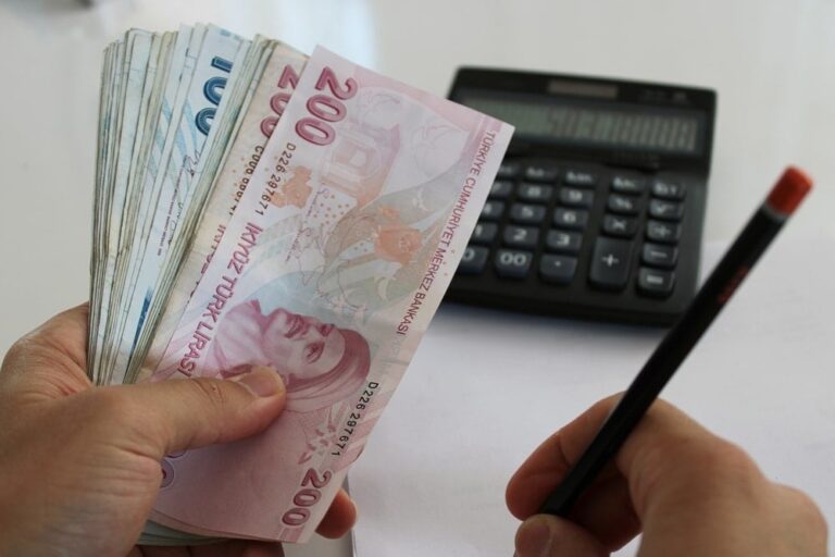 Maaş ödemelerinde yeni kural: Faiziyle SGK’ya geri ödemek zorunda kalabilirsiniz! Maaş ödemelerinde yeni kural: Faiziyle SGK’ya geri ödemek zorunda kalabilirsiniz!