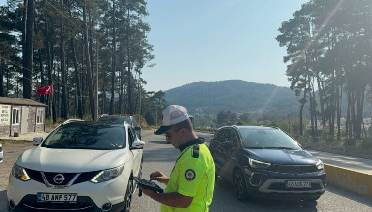 Marmaris ve Datça’ya 25 bin araç giriş yaptı Marmaris ve Datça’ya 25 bin araç giriş yaptı