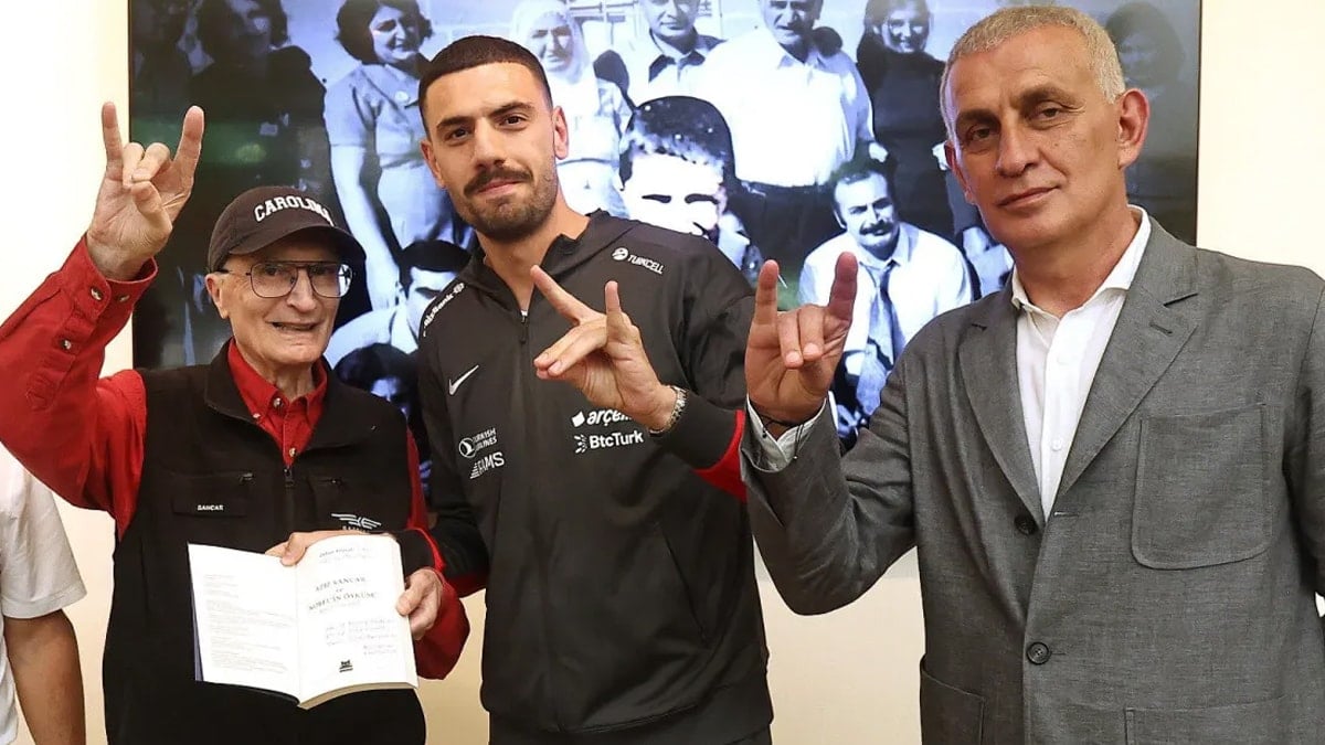 Merih Demiral Aziz Sancar’la neden ‘bozkurtlu’ poz verdiğini açıkladı Merih Demiral Aziz Sancar’la neden ‘bozkurtlu’ poz verdiğini açıkladı