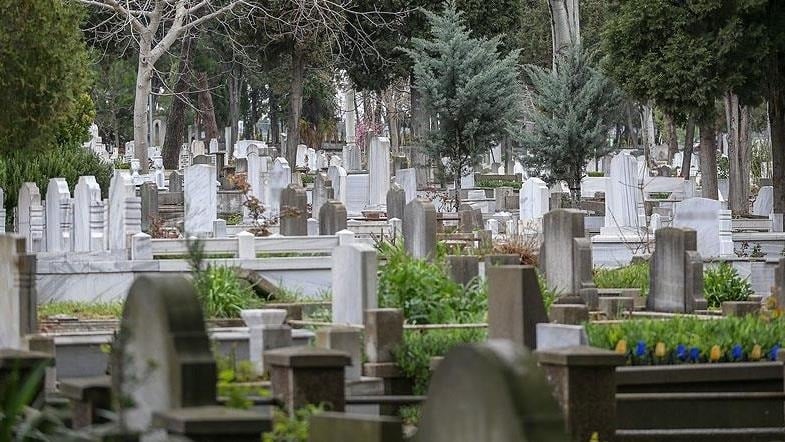 Mezarını kazdırdı, bir gün sonra hayatını kaybetti Mezarını kazdırdı, bir gün sonra hayatını kaybetti