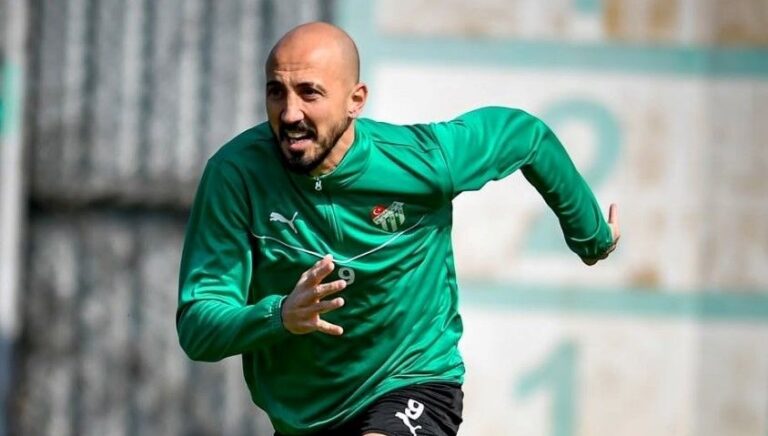 Milli futbolcu kariyerine 2. Lig’de devam edebilir Milli futbolcu kariyerine 2. Lig’de devam edebilir