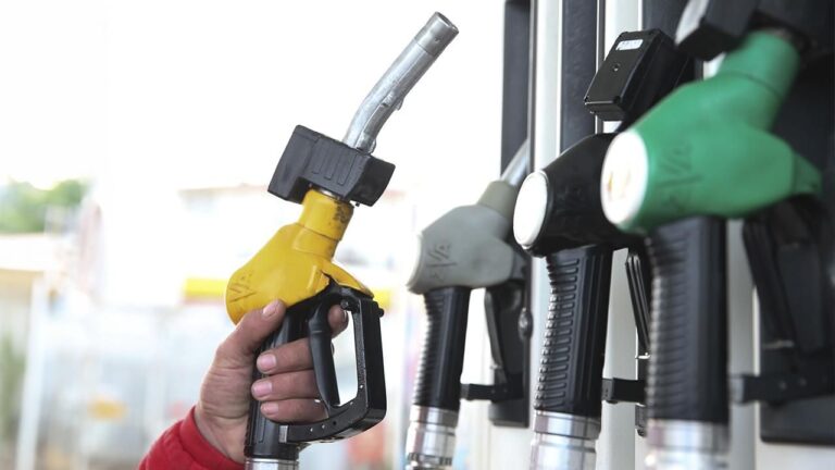 Motorin ve benzine zam geldi! İşte güncel akaryakıt fiyatları Motorin ve benzine zam geldi! İşte güncel akaryakıt fiyatları