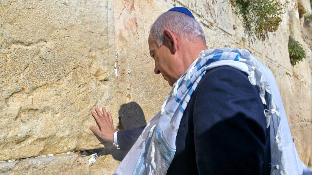 Netanyahu, Trump için Ağlama Duvarı’nda dua etti Netanyahu, Trump için Ağlama Duvarı’nda dua etti