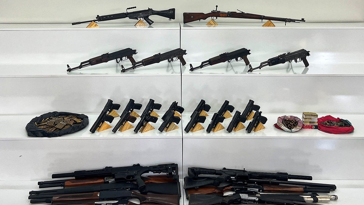 Şanlıurfa’da silah kaçakçılarına yönelik 2 adrese baskın Şanlıurfa’da silah kaçakçılarına yönelik 2 adrese baskın