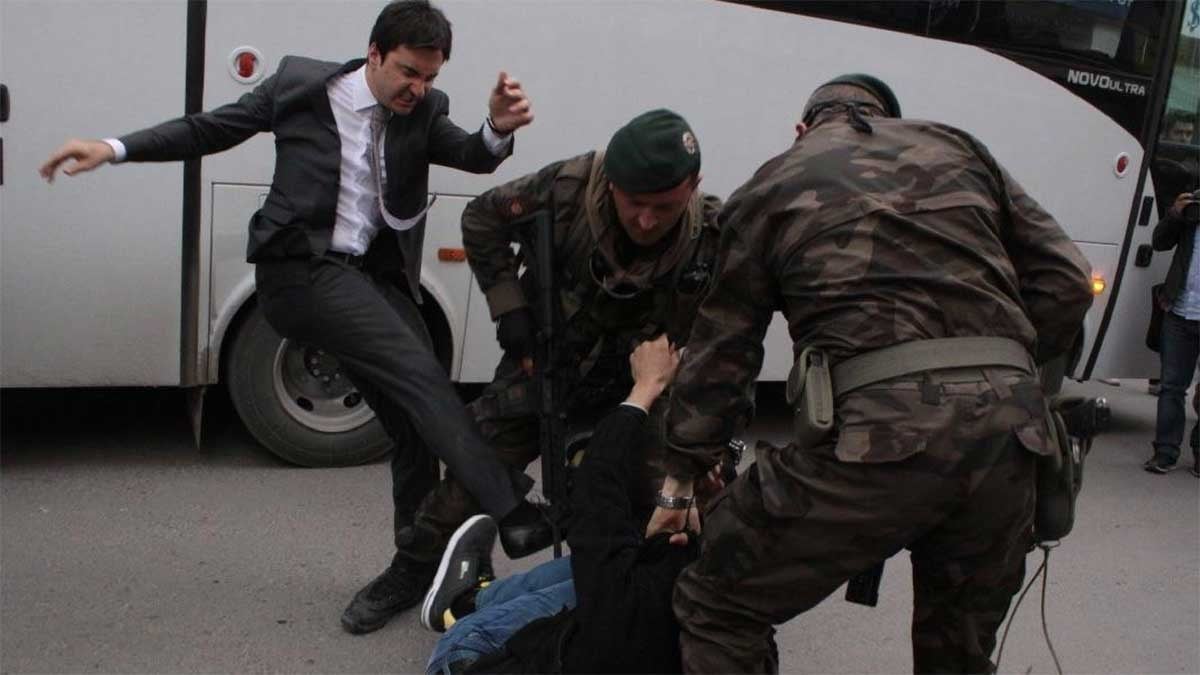 Soma’da madenci yakınını tekmeleyen Yusuf Yerkel’e yeni görev Soma’da madenci yakınını tekmeleyen Yusuf Yerkel’e yeni görev