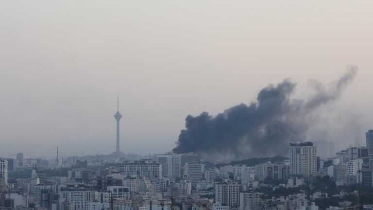Soykırımcı israil İran’da üniversite bombaladı Soykırımcı israil İran’da üniversite bombaladı