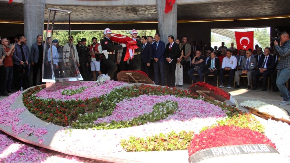 Süleyman Demirel, ölümünün 10’uncu yılında anıldı Süleyman Demirel, ölümünün 10’uncu yılında anıldı