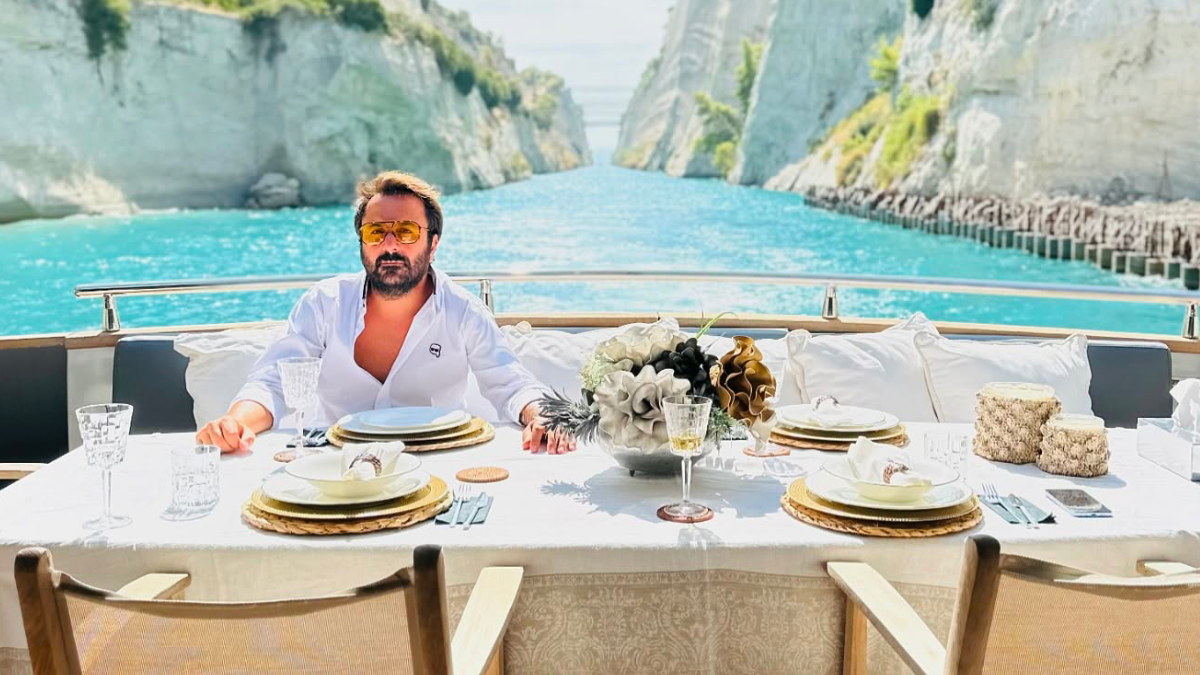 Teknedeki Türk maganda eşini aldatırken yakalanmış Teknedeki Türk maganda eşini aldatırken yakalanmış