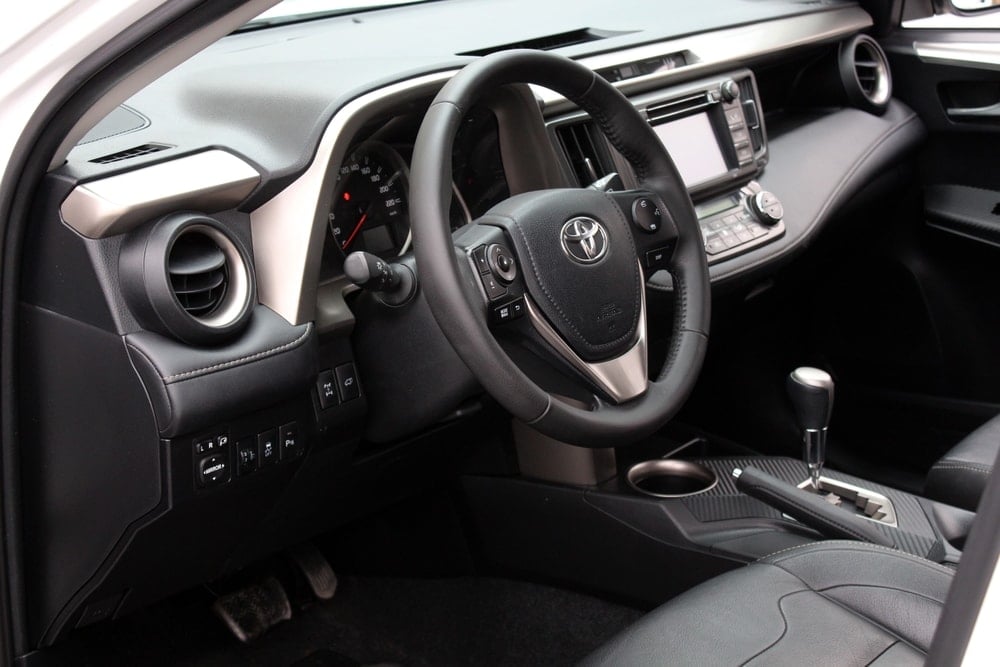 Toyota, iki popüler modelinde hibrite geçiyor: Benzinli üretim sona erdi Toyota, iki popüler modelinde hibrite geçiyor: Benzinli üretim sona erdi