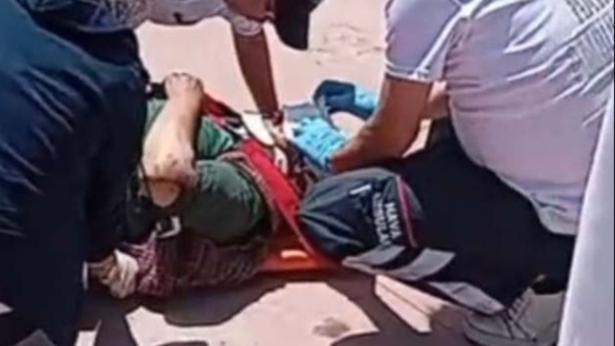 Traktör uçuruma yuvarlandı: 8 kişi yaralandı Traktör uçuruma yuvarlandı: 8 kişi yaralandı