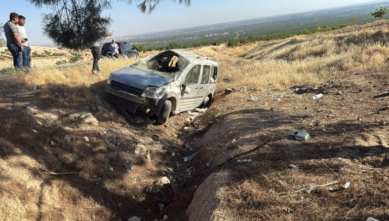 Turistik gezi kazayla bitti: 6 yaralı Turistik gezi kazayla bitti: 6 yaralı