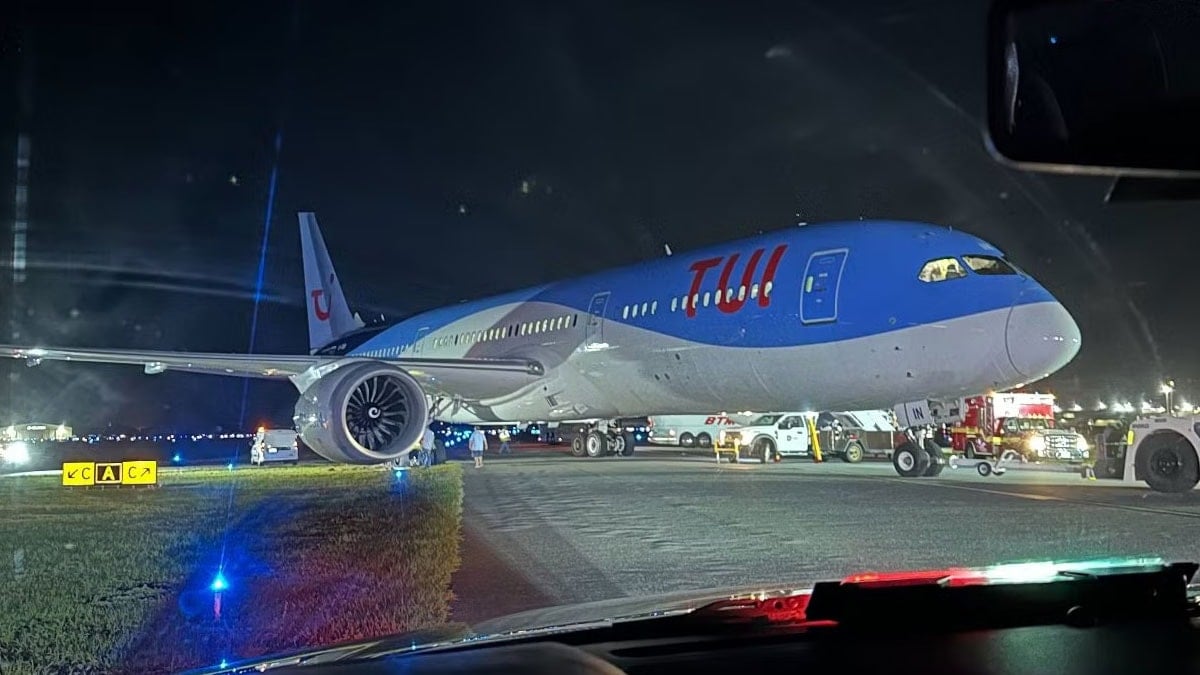 Tuvaletteki not yolcu uçağına acil iniş yaptırdı: Savaş jetleri havalandı Tuvaletteki not yolcu uçağına acil iniş yaptırdı: Savaş jetleri havalandı