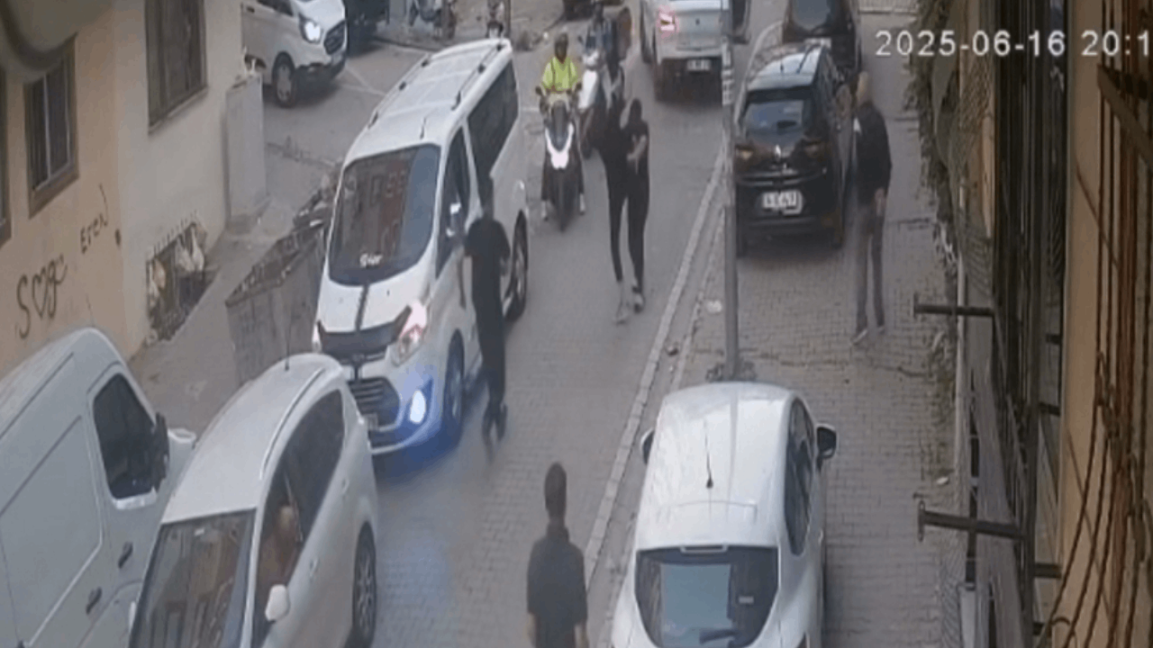 Yol verme tartışmasını ayırmaya çalıştı; göğsünden bıçakladılar Yol verme tartışmasını ayırmaya çalıştı; göğsünden bıçakladılar
