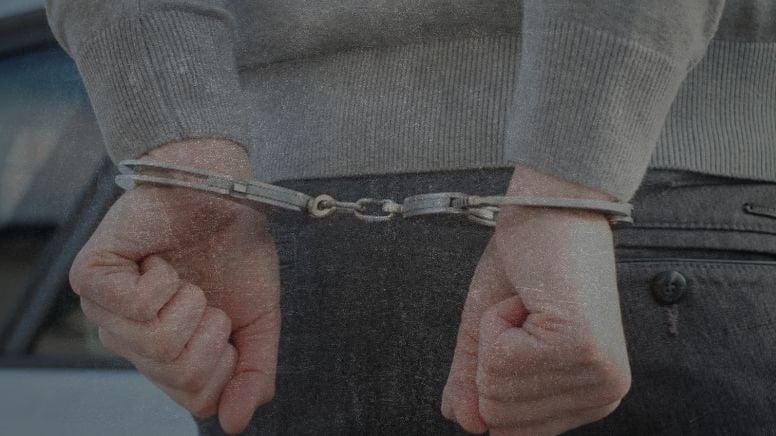 Yolcu otobüsünde kaçak sigara bulundu Şoför gözaltında Yolcu otobüsünde kaçak sigara bulundu Şoför gözaltında