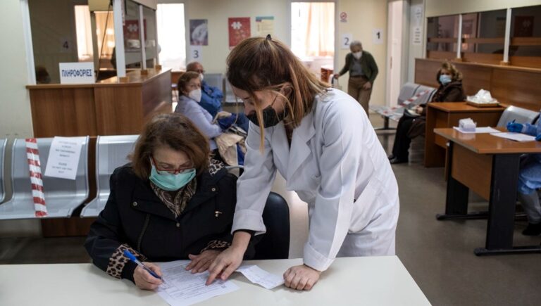 Yunanistan’da 20 bin doktor ülkeyi terk etti Yunanistan’da 20 bin doktor ülkeyi terk etti