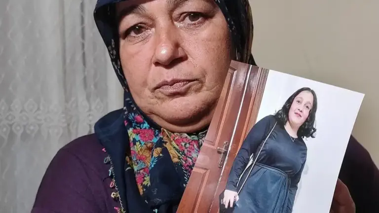 12 gündür haber alınamayan 16 yaşındaki Eda aranıyor: Annesi gözyaşları içinde feryat etti! 12 gündür haber alınamayan 16 yaşındaki Eda aranıyor: Annesi gözyaşları içinde feryat etti!