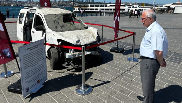 15 Temmuz’da tankın ezdiği otomobiller sergileniyor 15 Temmuz’da tankın ezdiği otomobiller sergileniyor