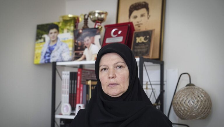 15 Temmuz’un 16 yaşındaki şehidi: Mahir Ayabak’ın annesinin acısı 9 yıldır dinmiyor 15 Temmuz’un 16 yaşındaki şehidi: Mahir Ayabak’ın annesinin acısı 9 yıldır dinmiyor