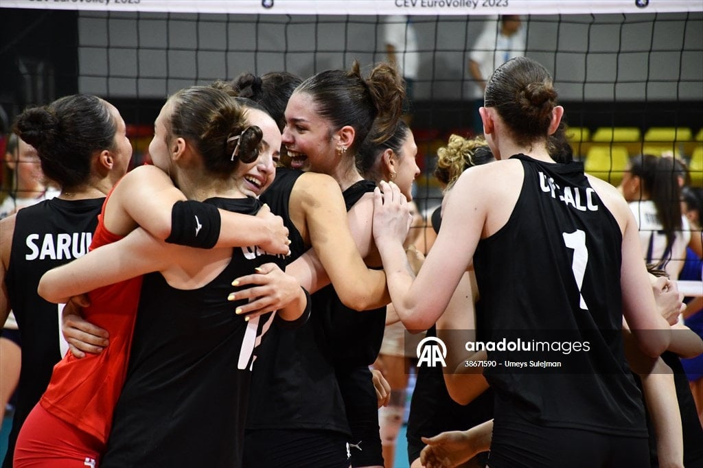 18 Yaş Altı Kadın Voleybol Milli Takımı’ndan altın madalya 18 Yaş Altı Kadın Voleybol Milli Takımı’ndan altın madalya