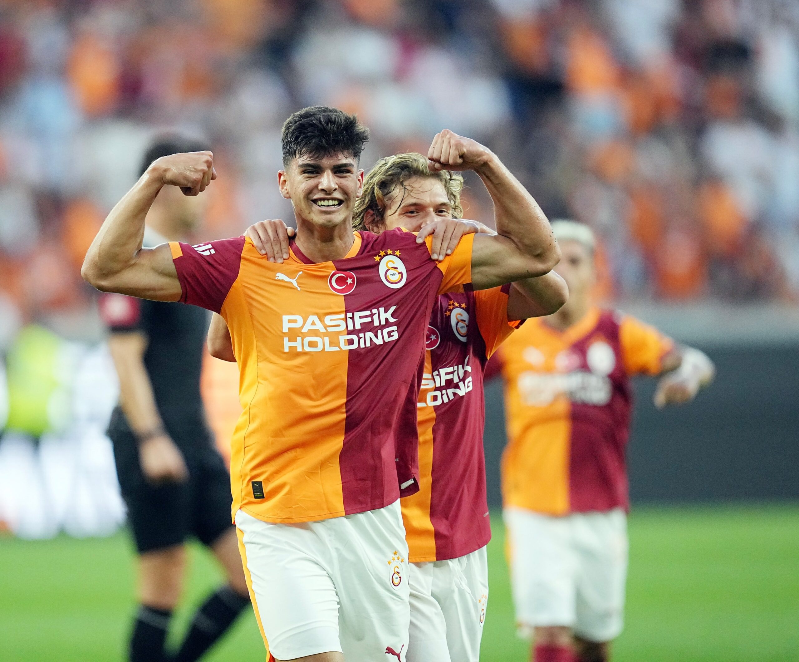 18 yaşındaki Arda Ünyay Galatasaray taraftarını mest etti 18 yaşındaki Arda Ünyay Galatasaray taraftarını mest etti