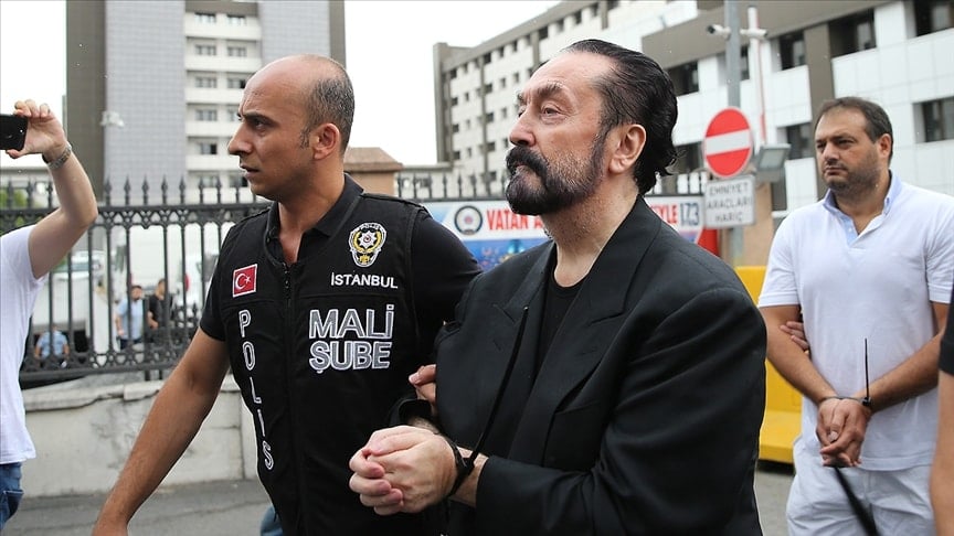 8 bin yıl hapis cezası alan Adnan Oktar’ın son hali! Avukatı paylaştı… 8 bin yıl hapis cezası alan Adnan Oktar’ın son hali! Avukatı paylaştı…