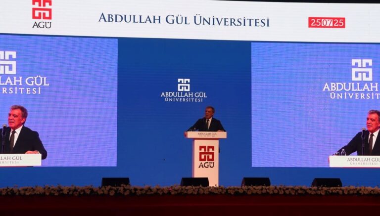 Abdullah Gül: “Dünya çok tehlikeli bir dönemden geçiyor” Abdullah Gül: “Dünya çok tehlikeli bir dönemden geçiyor”