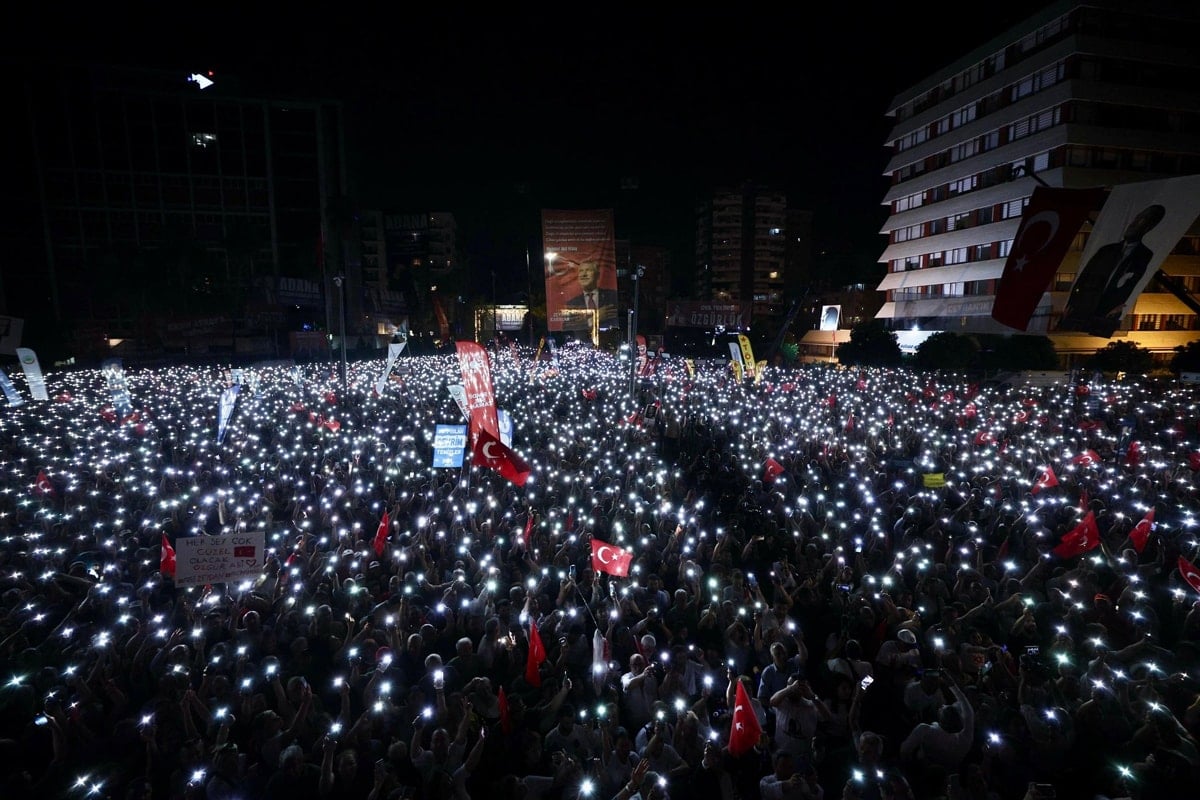 Adana sel olup Zeydan Karalar’a özgürlük mitingine aktı Adana sel olup Zeydan Karalar’a özgürlük mitingine aktı