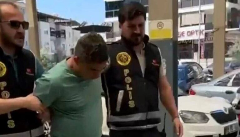 Ailesini katleden itfaiyeci cezaevinde yaşamına son verdi Ailesini katleden itfaiyeci cezaevinde yaşamına son verdi