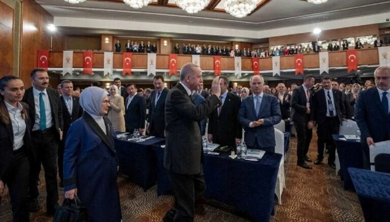 AK Parti kampa giriyor: Ana gündem Terörsüz Türkiye AK Parti kampa giriyor: Ana gündem Terörsüz Türkiye