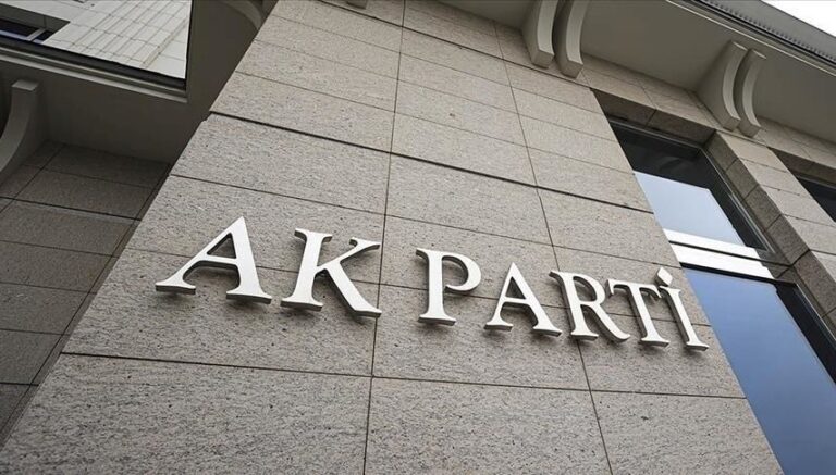 AK Parti’den 15 Temmuz paylaşımı: “Bir milletin destansı direnişi” AK Parti’den 15 Temmuz paylaşımı: “Bir milletin destansı direnişi”