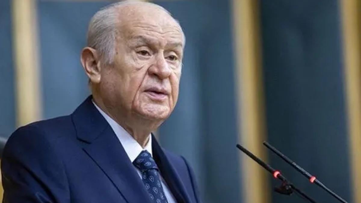 AKP’li eski vekil soluğu Bahçeli’nin yanında aldı AKP’li eski vekil soluğu Bahçeli’nin yanında aldı