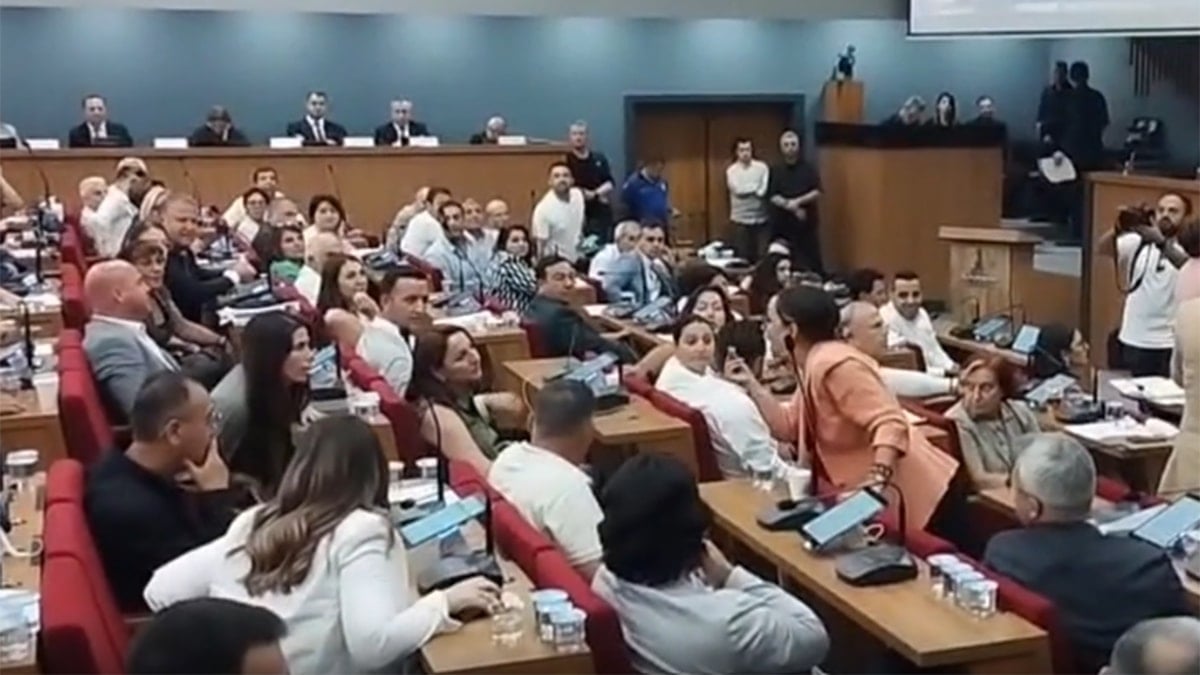 AKP’nin verdiği önerge meclisi karıştırdı: Bunlar nasıl cümleler? AKP’nin verdiği önerge meclisi karıştırdı: Bunlar nasıl cümleler?