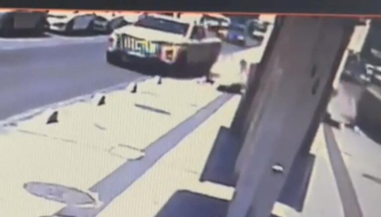 Alkollü doktor kamyonetle kaldırımdaki yayalara çarpıp kaçtı Alkollü doktor kamyonetle kaldırımdaki yayalara çarpıp kaçtı