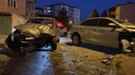 Araçlar kafa kafaya çarpıştı: 6 yaralı Araçlar kafa kafaya çarpıştı: 6 yaralı
