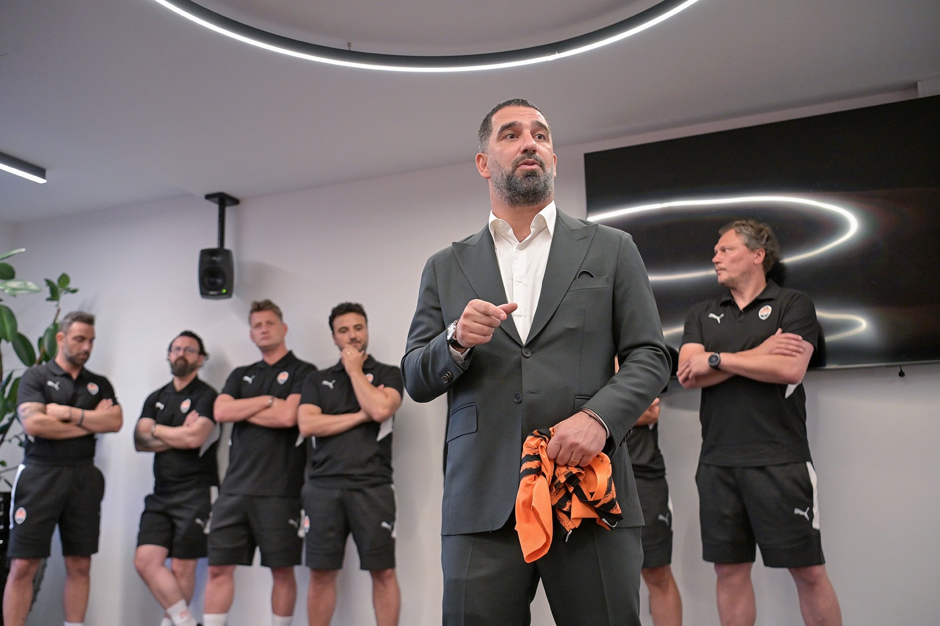 Arda Turan ilk maçında tarihi farkla galip Arda Turan ilk maçında tarihi farkla galip