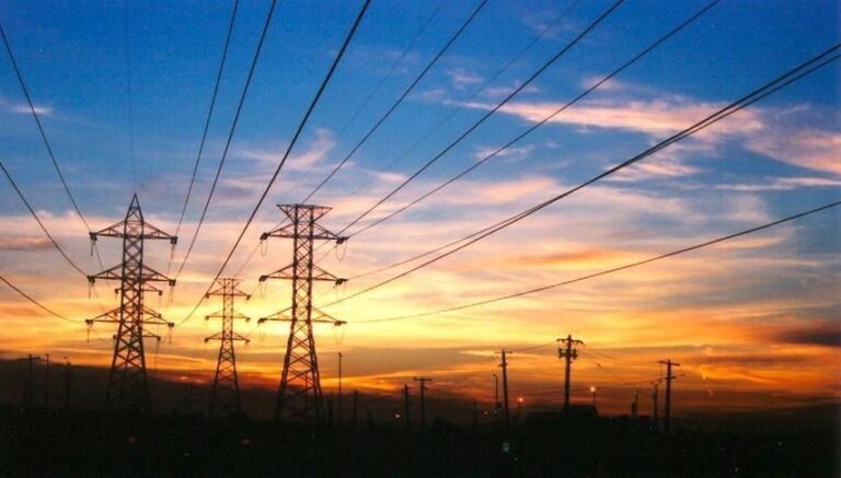 Aşır sıcaklar nedeniyle günlük elektrik tüketiminde rekor kırıldı Aşır sıcaklar nedeniyle günlük elektrik tüketiminde rekor kırıldı