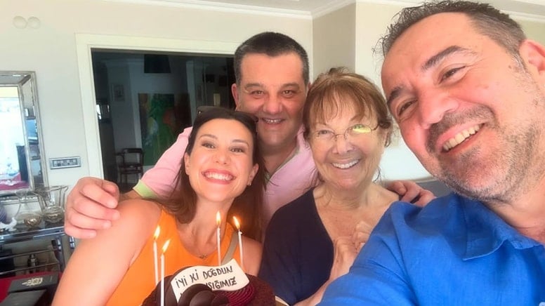 Ata Demirer yeni yaşında aşkını ilan etti Ata Demirer yeni yaşında aşkını ilan etti